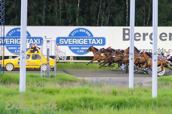 Den här gången använde de startbil för att starta loppet.